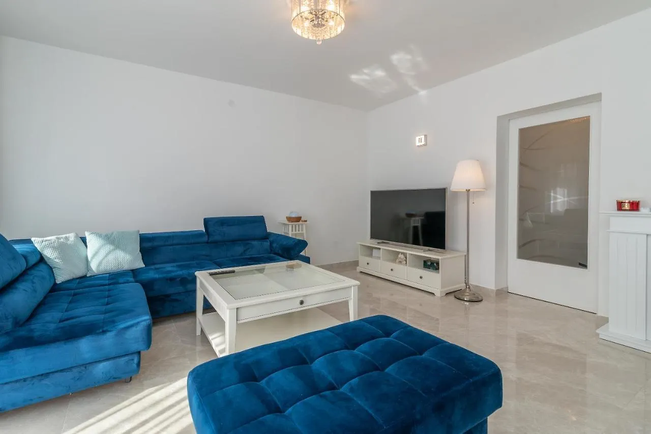 Oleandar Apartment Trogir Croatia