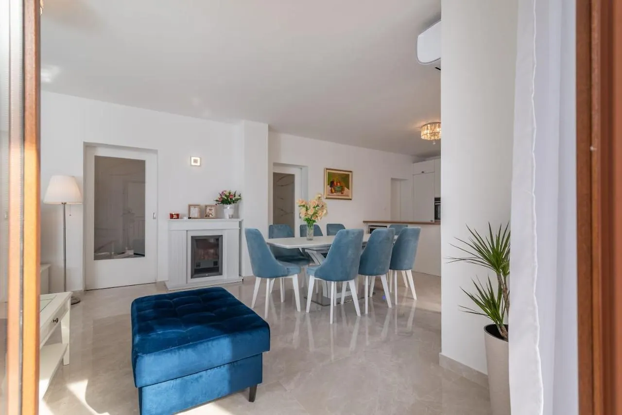 Oleandar Apartment Trogir 0*,
